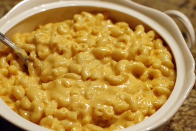recept na domácí sýrovou omáčku na těstoviny