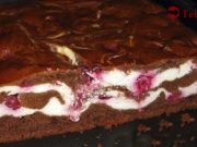 Tento koláč pobláznil všechny návštěvy, rovnou zdvojnásobte dávku: Tvarohovo-třešňové brownies s úžasnou chutí!
